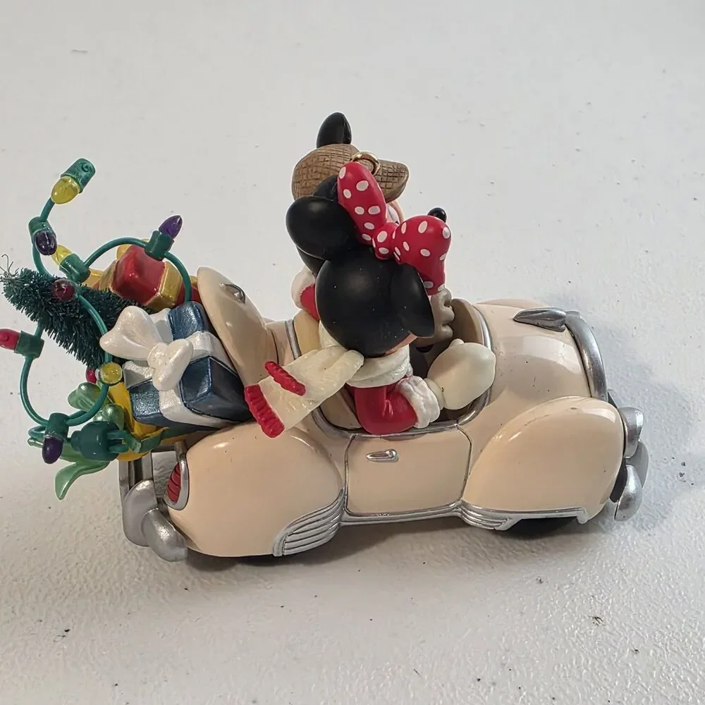 Hallmark Keepsake Ornament Disney's Mickey & Minnie World-Class Shoppers 2004